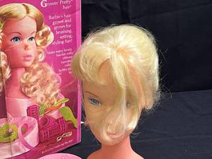 lot 151 image: Vintage Barbie Beauty Center with Accessories