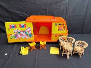 lot 152 image: Vintage Barbie Country Camper with Accessories