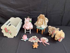 lot 163 image: Vintage Doll and Home Decor Collection