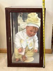 lot 173 image: Vintage Middleton Doll in Display Case