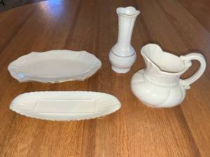 lot 178 image: Lenox Ivory Porcelain Set with Gold Trim