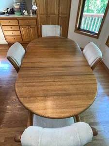 lot 180 image: Oak Dining Table with Four Upholstered Chairs