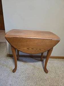 lot 186 image: Vintage Drop Leaf Side Table