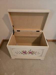 lot 210 image: Hand-Painted Floral Wooden Storage Chest