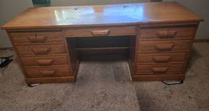 lot 259 image: Oak Wood Executive Desk with Storage Drawers