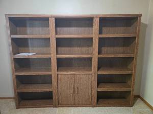 lot 260 image: Solid Oak Modular Bookshelf Unit