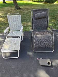 lot 262 image: Set of Outdoor Reclining Lounge Chairs