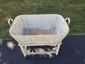 lot 285 image: Vintage White Wicker Laundry Basket with Stand