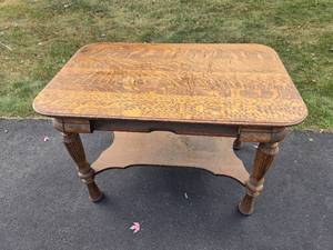 lot 301 image: Antique Oak Dining Table with Carved Legs
