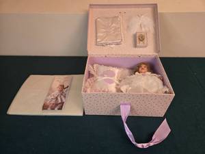 lot 408 image: Lee Middleton Original Doll - Babys First Prayer Collectible Set