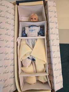 lot 411 image: MasterPiece Gallery Limited Edition Artist Doll Hanna by Pamela Erff