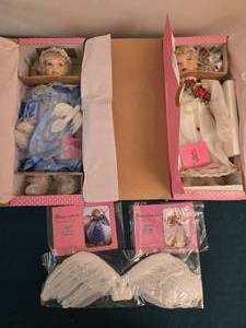 lot 412 image: Paradise Galleries Porcelain Dolls - Angel of Love & Angel of Peace