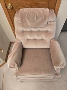 lot 433 image: Vintage Beige Upholstered Recliner Chair