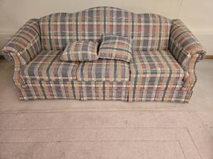 lot 436 image: Vintage Plaid Sofa with Matching Throw Pillows