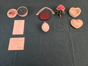 lot 449 image: Lenox Fine Porcelain Collection Ornaments and Music Boxes