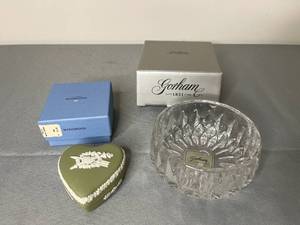 lot 499 image: Gorham Crystal Bowl and Wedgwood Heart Box Set