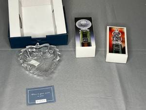 lot 504 image: Marquis by Waterford Crystal Leaf Dish and Mikasa Bottle Stoppers