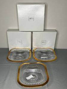 lot 505 image: Mikasa Crystal Square Plates with Gold Edge Set of 3