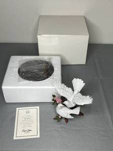 lot 506 image: Lenox Loves Promise Sculpture and Crystal Collectibles Set