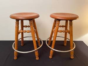 lot 355 image: Pair of Wooden Bar Stools with Metal Foot Rest - 25 Height