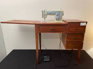 lot 420 image: Vintage Sears Kenmore Sewing Machine with Cabinet - untested