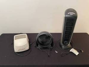 lot 424 image: Lot of 3 Electric Fans Lasko Heater, Honeywell Fan, Amcor Air Purifier
