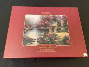 lot 461 image: Thomas Kinkade Garden of Prayer Stationery Gift Box