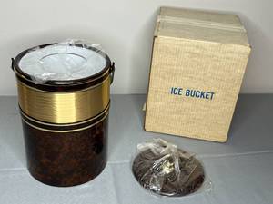 lot 328 image: Shelton-Ware Vintage Ice Bucket with Lid and Box