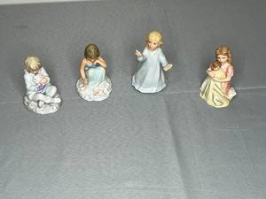 lot 368 image: Hamilton Collection Figurine Set - Limited Edition