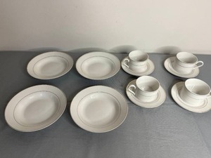 lot 372 image: Gibson China Dinnerware Set with Gold Trim - Qty of 4 Soups & Cups & Saucers