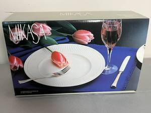 lot 374 image: Mikasa Italian Countryside 20-Piece Dinnerware Set