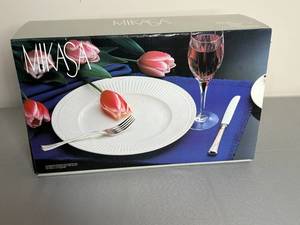 lot 375 image: Mikasa Italian Countryside 20-Piece Dinnerware Set