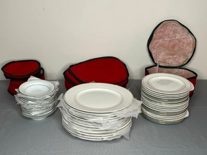 lot 377 image: Assorted Fine China Dishware Set - Gibson & Noritake