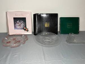 lot 389 image: Lot of 3 Mikasa Glass Decorative Plates in Original Boxes