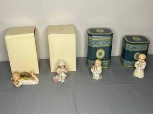 lot 393 image: Lenox Classics Holiday and Prayer Figurine Set