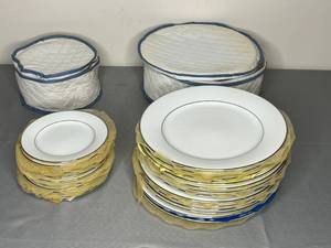 lot 473 image: Noritake China Derry Pattern Dinnerware Set