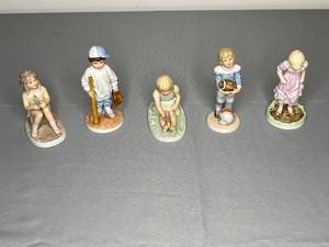 lot 480 image: Frances Hook For a Mothers Love Figurine Collection