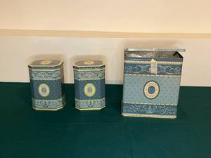 lot 547 image: Lenox Classics Collectible Tins with Figurines