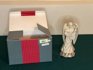 lot 551 image: Lenox Angel of Harmony Figurine with Original Box