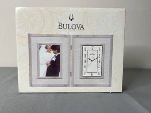 lot 526 image: Bulova Picture Frame Clock - Model B1238