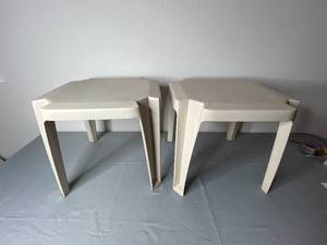 lot 553 image: Set of 2 Beige Plastic Utility Tables