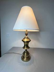 lot 554 image: Stiffel Brass Table Lamp with Shade