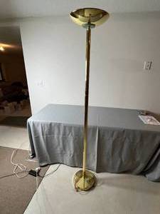 lot 585 image: Brass Floor Lamp
