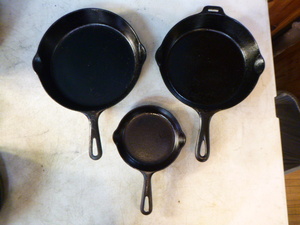 lot 32 image: 3 Griswold Cast Iron Skillets