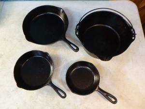 lot 34 image: Cast Iron Skillets and Pot