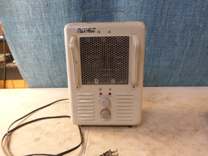 lot 48 image: Maxi-Heat Portable Heater