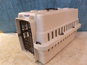 lot 67 image: Travel-Aire Pet Carrier