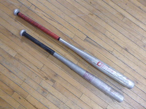 lot 71 image: 2 Aluminum Baseball Bats