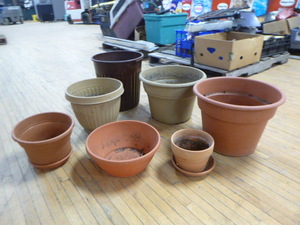 lot 74 image: 7 Planter Pots