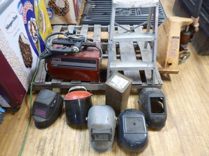 lot 78 image: Garage Items